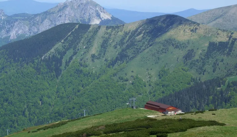 Veľký Rozsutec a lanovka z Vrátnej